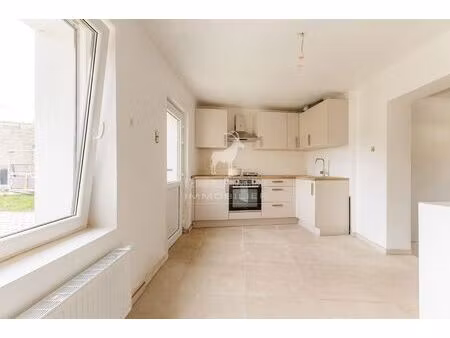 maison à vendre avec garage et terrasse   roux (vbe34825)