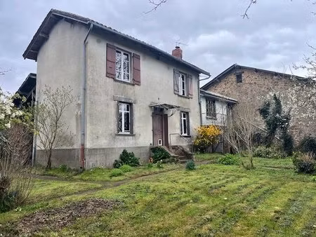 charmante ferme en pierre avec dépendances et plus de 6 hectares de terrain - idéale pour.