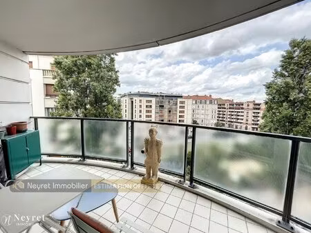 beau t4 avec grand balcon rue jaboulay 69007