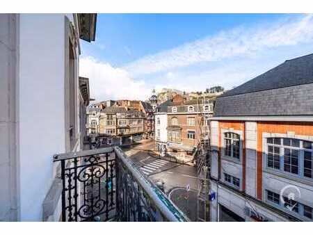 maison de commerce avec duplex à vendre au centre de dinant