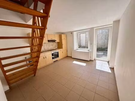 maison 3ch. rénovée avec cave en plein centre ville