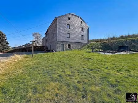 maison 4 chambres avec grand jardin et un grand parking à l'