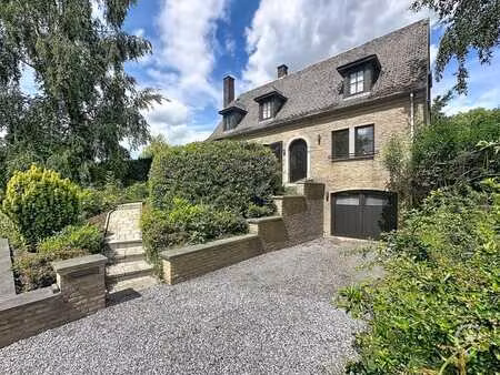 magnifique villa à erpent sur 8 ares avec caves et garage