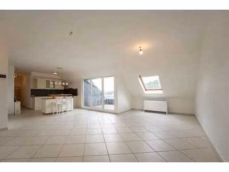 appartement 2ch avec terrasse  idéalement situé à montegnée