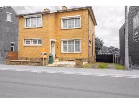 belle maison a moderniser 3 chs avec grand jardin et garage