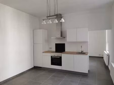 appartement 2 ch. avec jardin et terrasse commun à gosselies