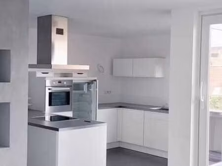 à louer – duplex lumineux 90 m² – tournai centre.