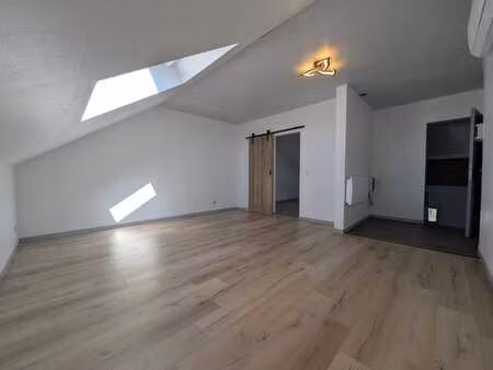 studio fraîchement rénové de 35 m² la louvière centre