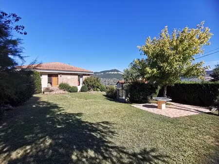 maison avec vue sur les causses