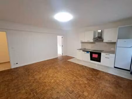 merode appartement 2 ch. etterbeek avec terrasse