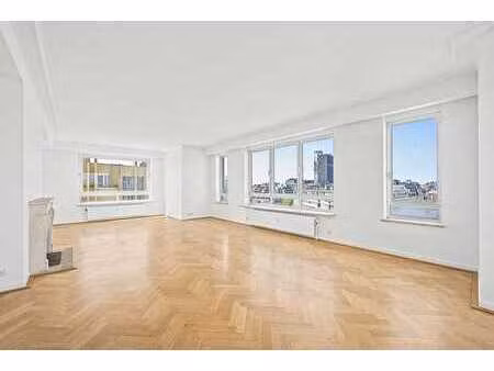 lumineux appartement 156m2  2 ch + plac  grde cuis.  terr.