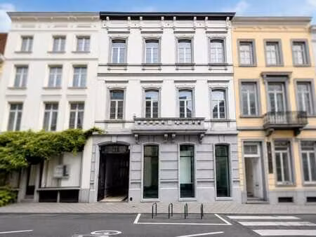 stéphanie : splendide et lumineux appartement deux chambres