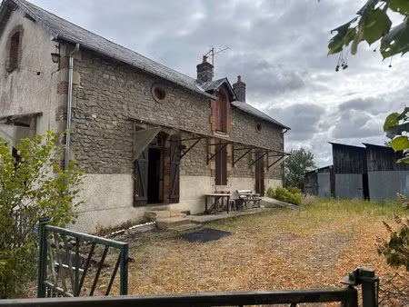 maison de campagne isolee dans un cadre champetre - cercy la tour