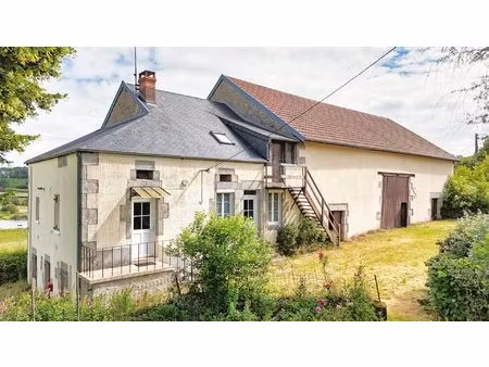 longère morvandelle et 1 ha de terrain
