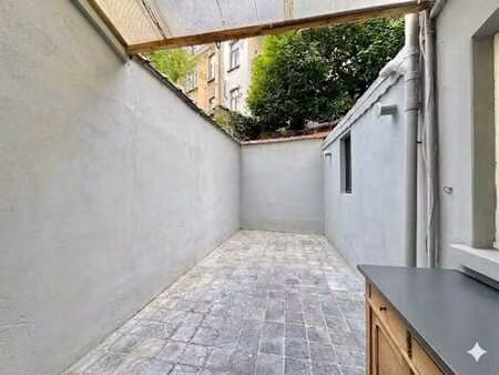 plasky – appartement à rénover avec cour privative