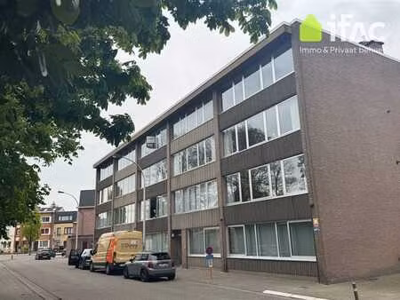 appartement trois chambres avec terrasse
