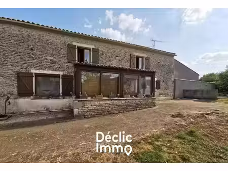 vente maison saint-pierre-le-vieux 85420 - - surface privée