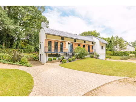 château à vendre dans le quartier côte-azalés-beausoleil