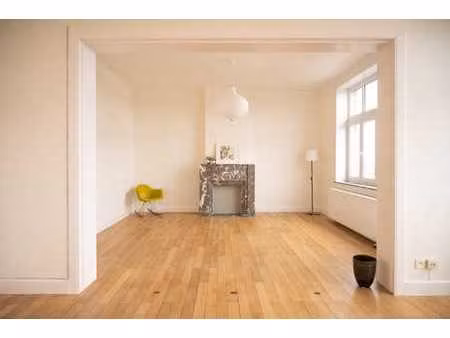 chatelain: appartement de caractère  rénové  95m²  1ch  7è