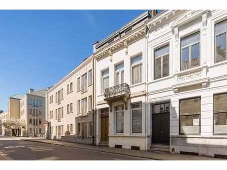 maison bourgeoise classique  très charmante