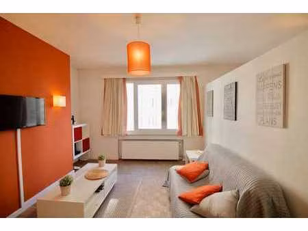 saint-gilles/stéphanie : meublé 1 chambre  lumineux