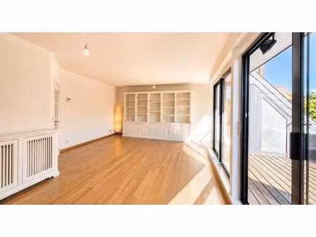appartement lumineux avec terrasse et garage