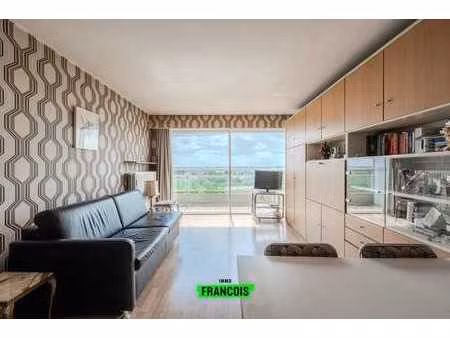 studio à rénover avec terrasse ensoleillée et vue sur les d…