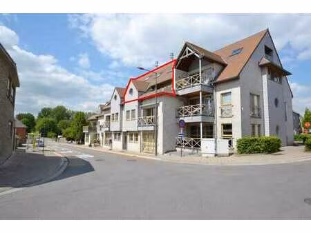 ruim duplex app.met terras en verplicht aan te kopen onde...