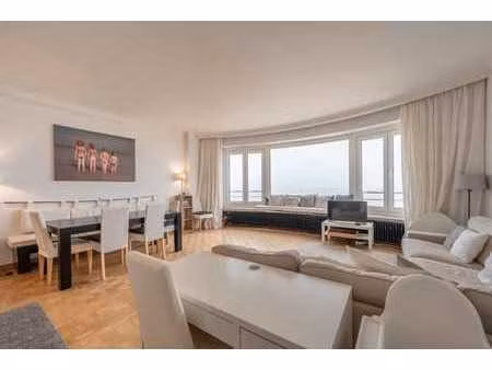 bel appartement non-meublé avec vue frontale sur mer