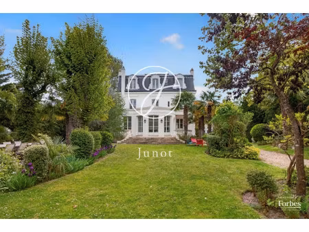 maison de luxe à vendre dans le quartier sud rer