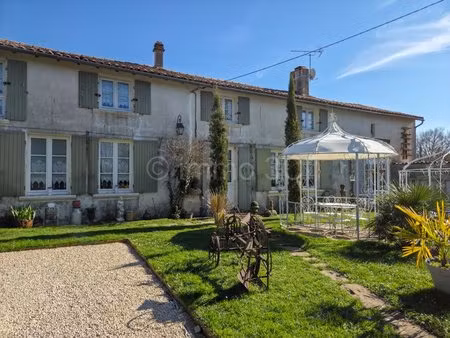 jolie maison avec dépendances