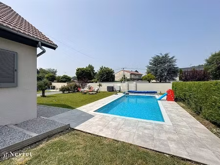 veauche  idéalement placée maison 160m2 implantée sur 1000m2 de terrain.