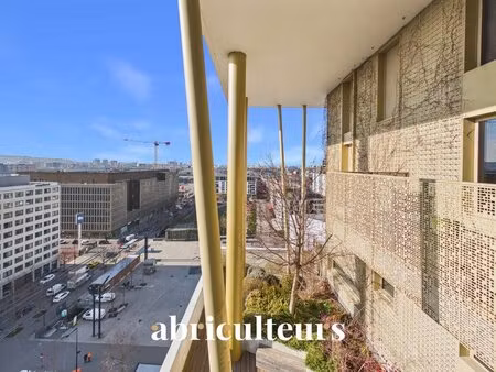 bien exceptionnel de 119.0 m² - avec balcon et terrasse - immeuble d’architecte - au pied.