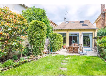 maison de luxe à vendre dans le quartier bruyères-acacias-fonceaux