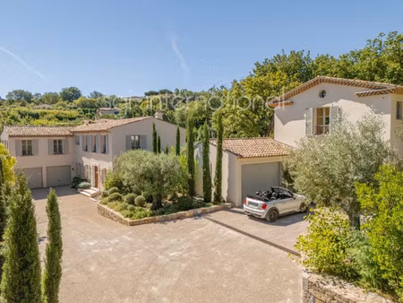 villa de luxe à vendre dans le quartier zone est diffuse