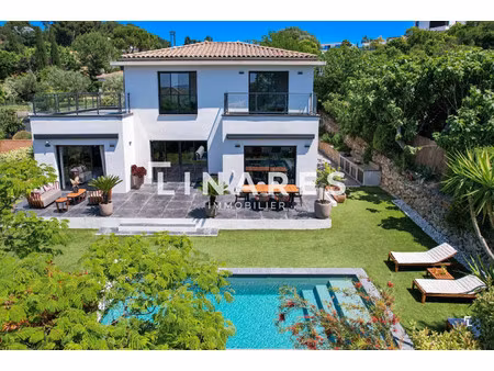 villa de luxe à vendre dans le quartier les trois lucs