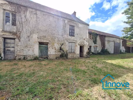 rare : corps de ferme ancien à fort potentiel en plein coeur de