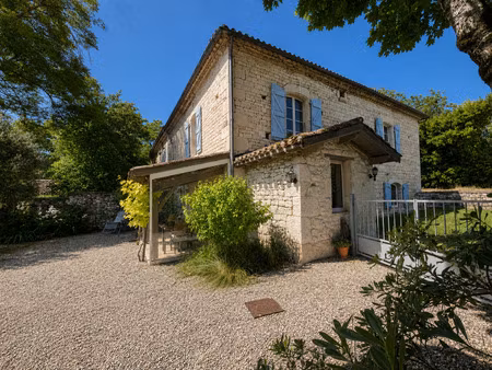 maison en pierre de caractère à quelques minutes de montaigu