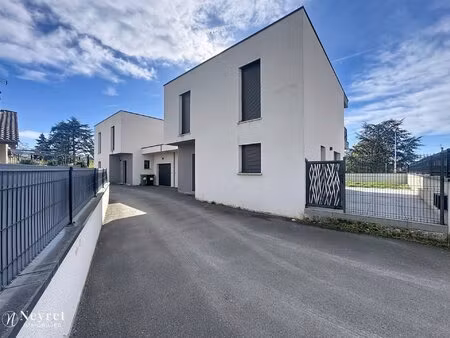 montrond-les-bains maison de 115m2 implantée sur 200m2 de terrain avec garage