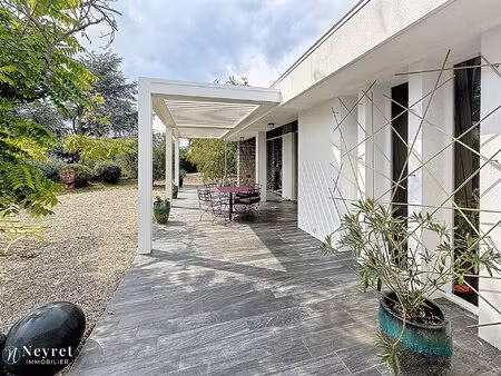 villa d’exception 225 m2  2 600 m2 de terrain !