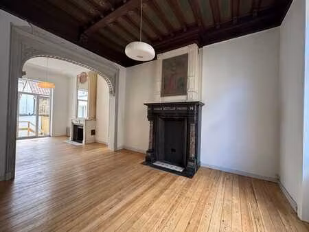 en plein coeur du quartier st boniface  apt. 1ch+bureau 67m2