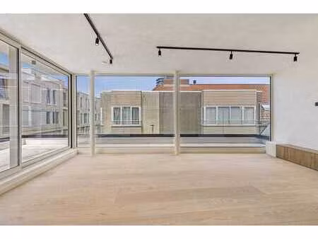 beau duplex avec terrasse ensoleillée à vendre à knokke-heis