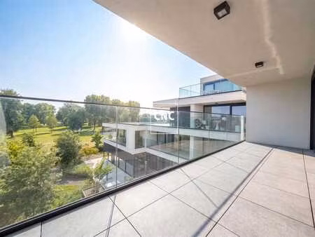 magnifique appartement de service avec très grande terrasse