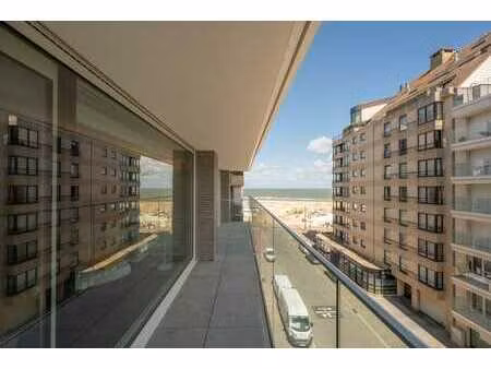 meublé : superbe appartement avec vue latérale sur la mer...