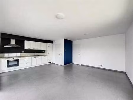 superbe appartement une chambre avec terrasse et cave dans u