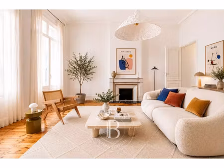 appartement de luxe à vendre dans le quartier capucins-saint michel-nansouty-saint genès