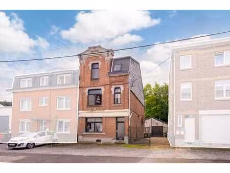 charmante maison 3 façades avec garage