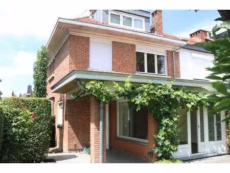 superbe maison 3 façades tout près de st. alix