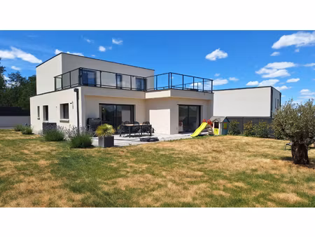 maison corent 5 pièce(s) 136 m2