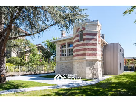 villa de luxe à vendre dans le quartier bourg
